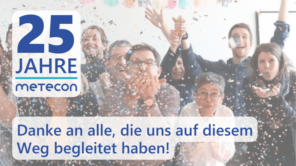 Das Bild zeigt Menschen, die sich über den 25. Geburtstag von Metecon freuen und feiern. Im unteren Bereich des Bildes befindet sich der Schriftzug: ‚Danke an alle, die uns auf diesem Weg begleitet haben!‘